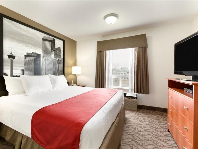 Hotel Super 8 By Wyndham Calgary Shawnessy Area Extérieur photo