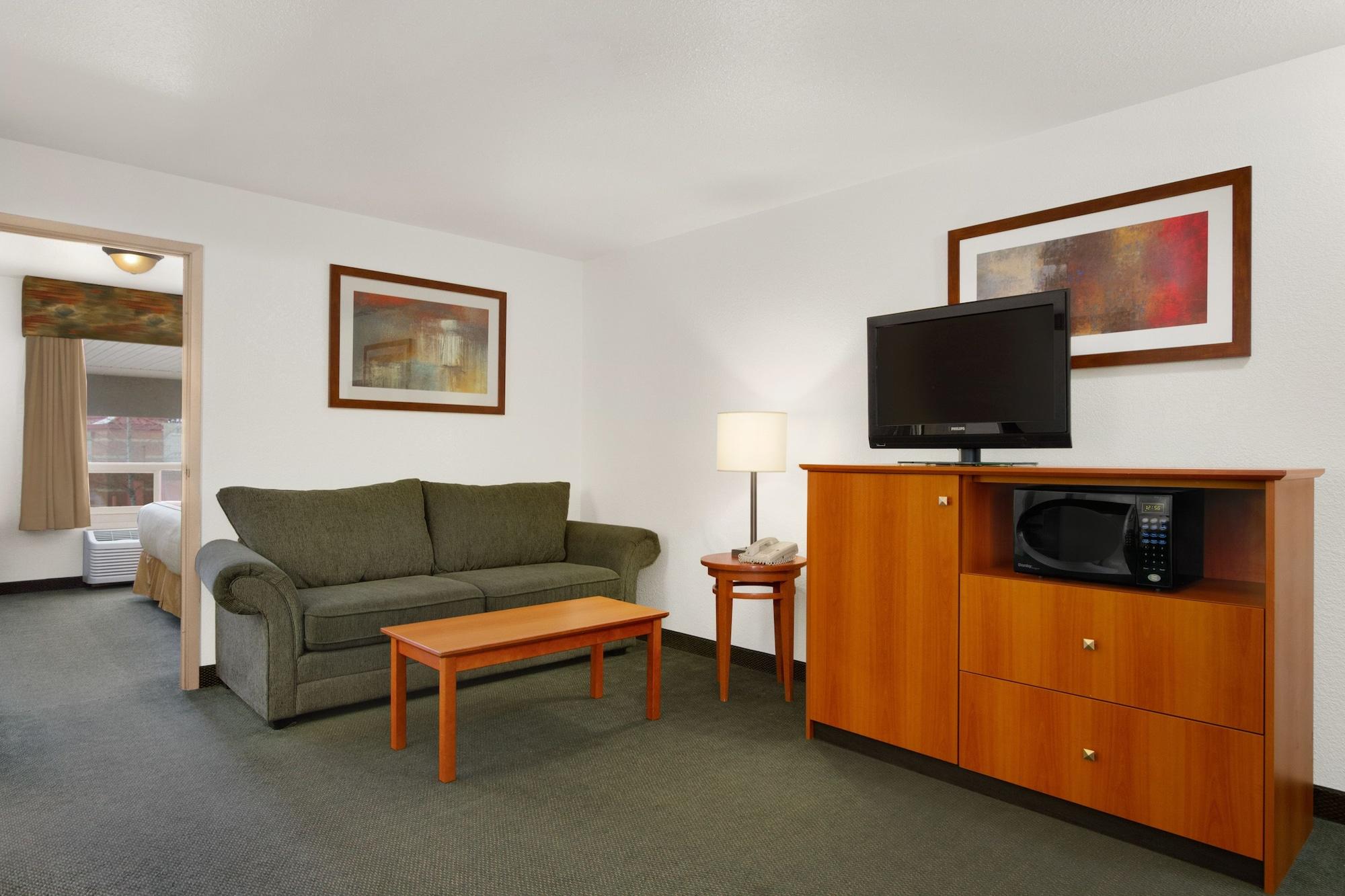 Hotel Super 8 By Wyndham Calgary Shawnessy Area Extérieur photo