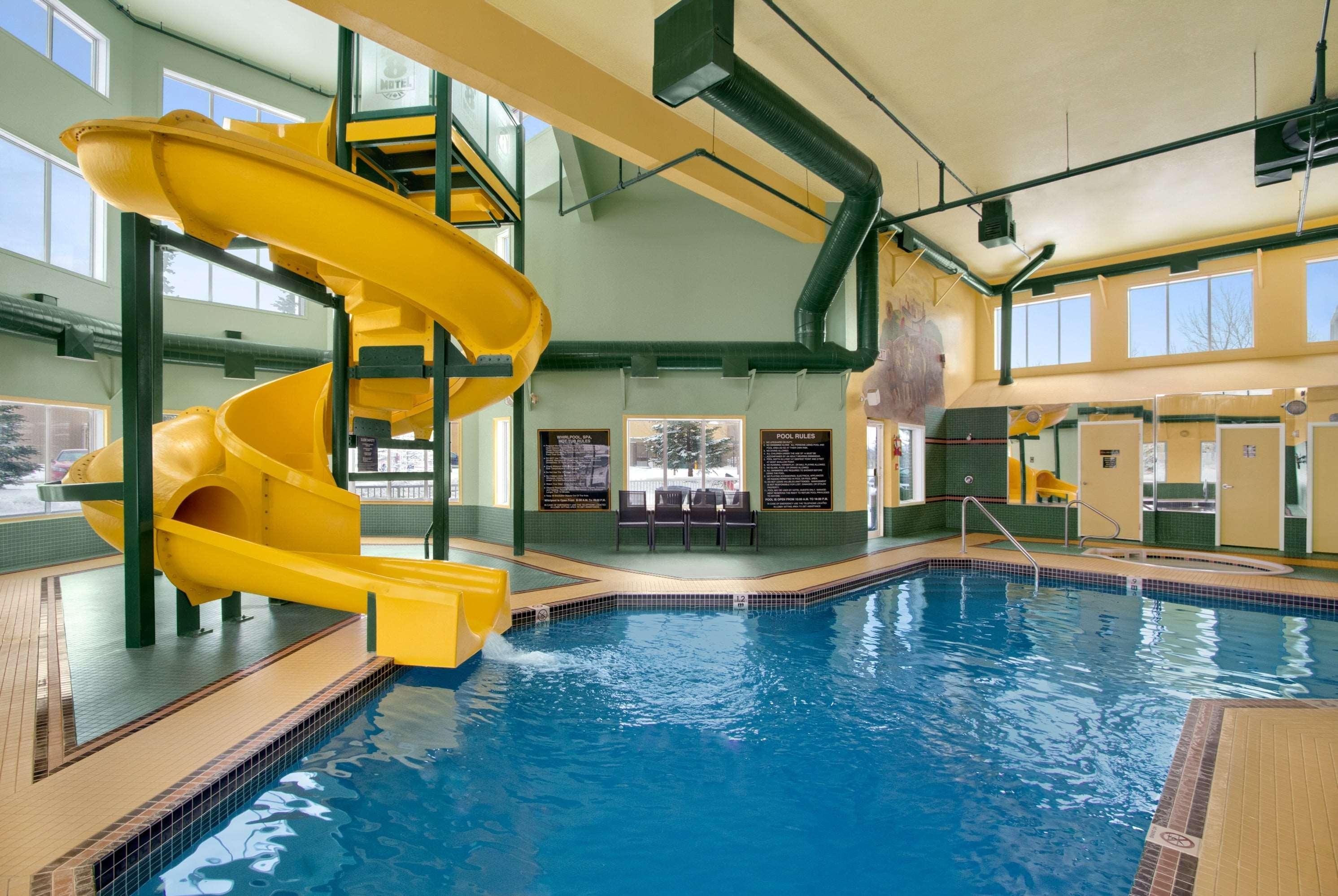 Hotel Super 8 By Wyndham Calgary Shawnessy Area Extérieur photo