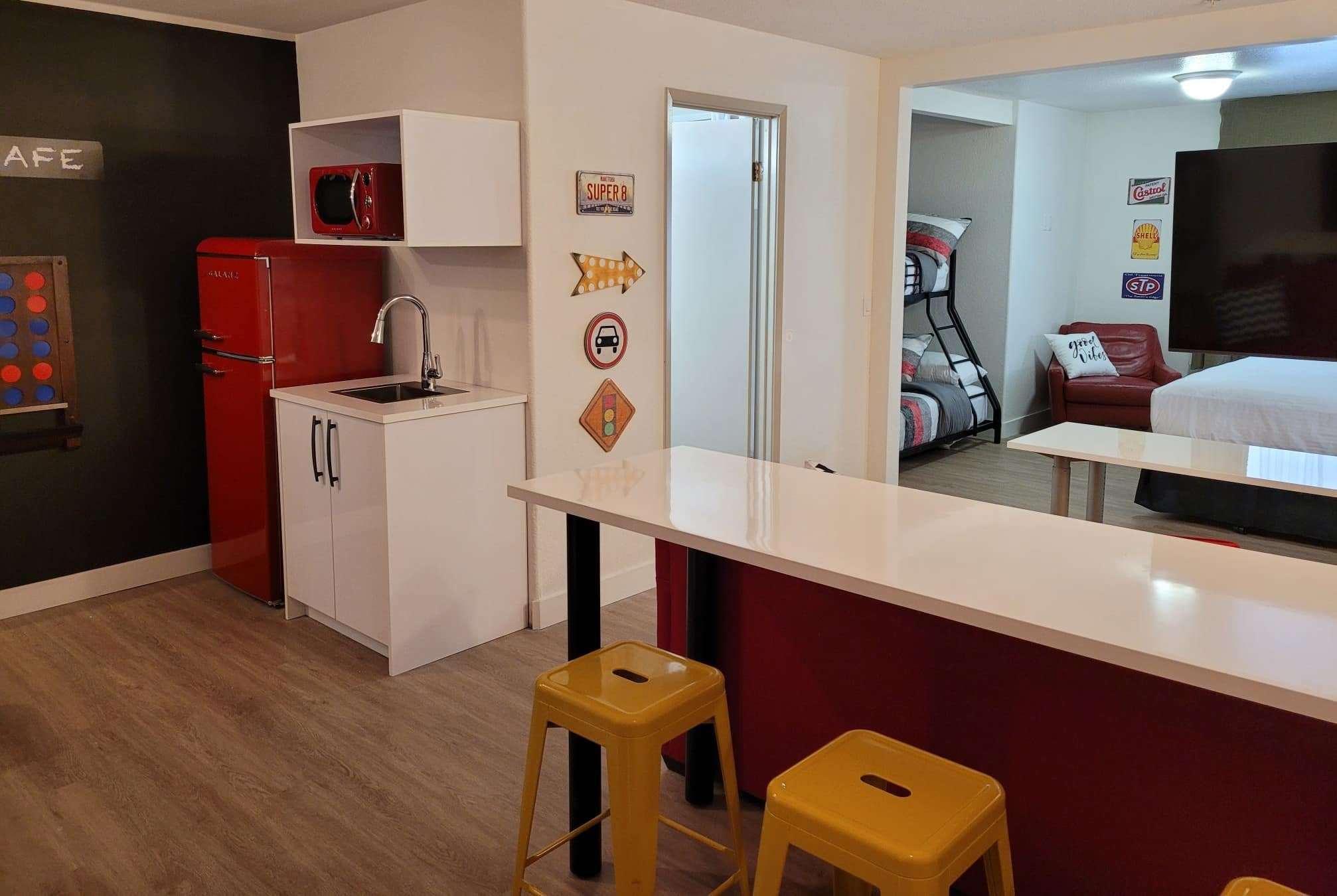 Hotel Super 8 By Wyndham Calgary Shawnessy Area Extérieur photo