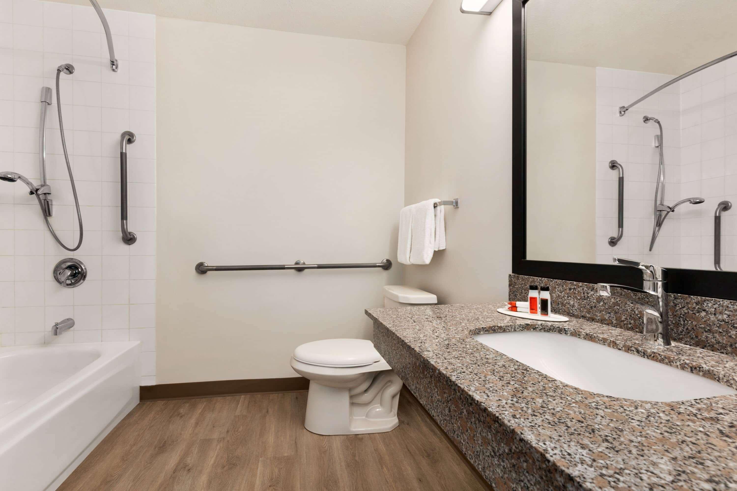 Hotel Super 8 By Wyndham Calgary Shawnessy Area Extérieur photo