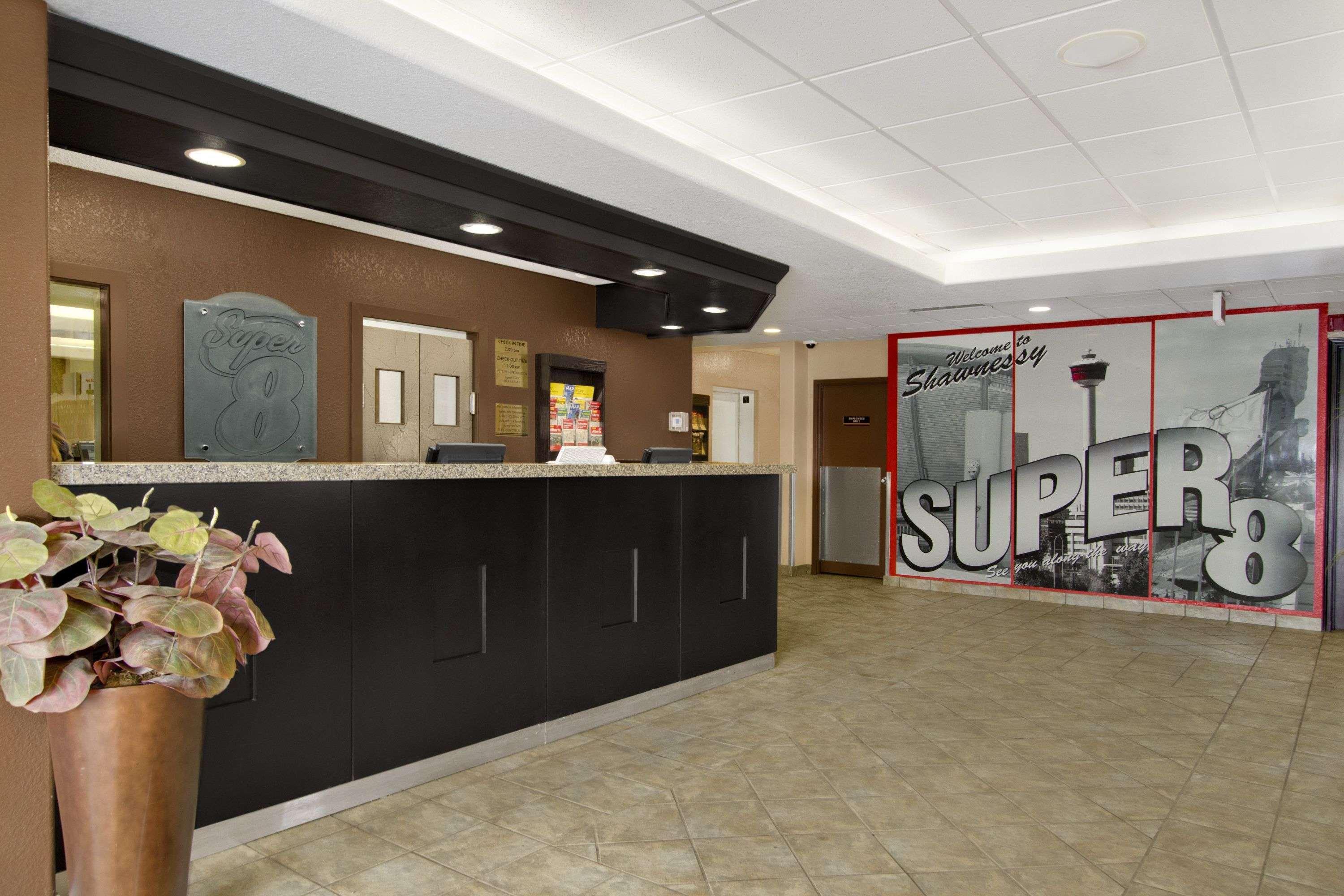 Hotel Super 8 By Wyndham Calgary Shawnessy Area Extérieur photo