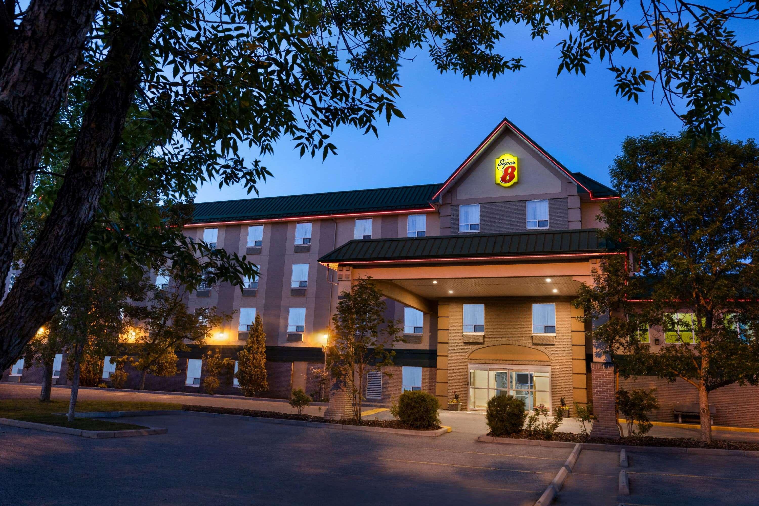 Hotel Super 8 By Wyndham Calgary Shawnessy Area Extérieur photo