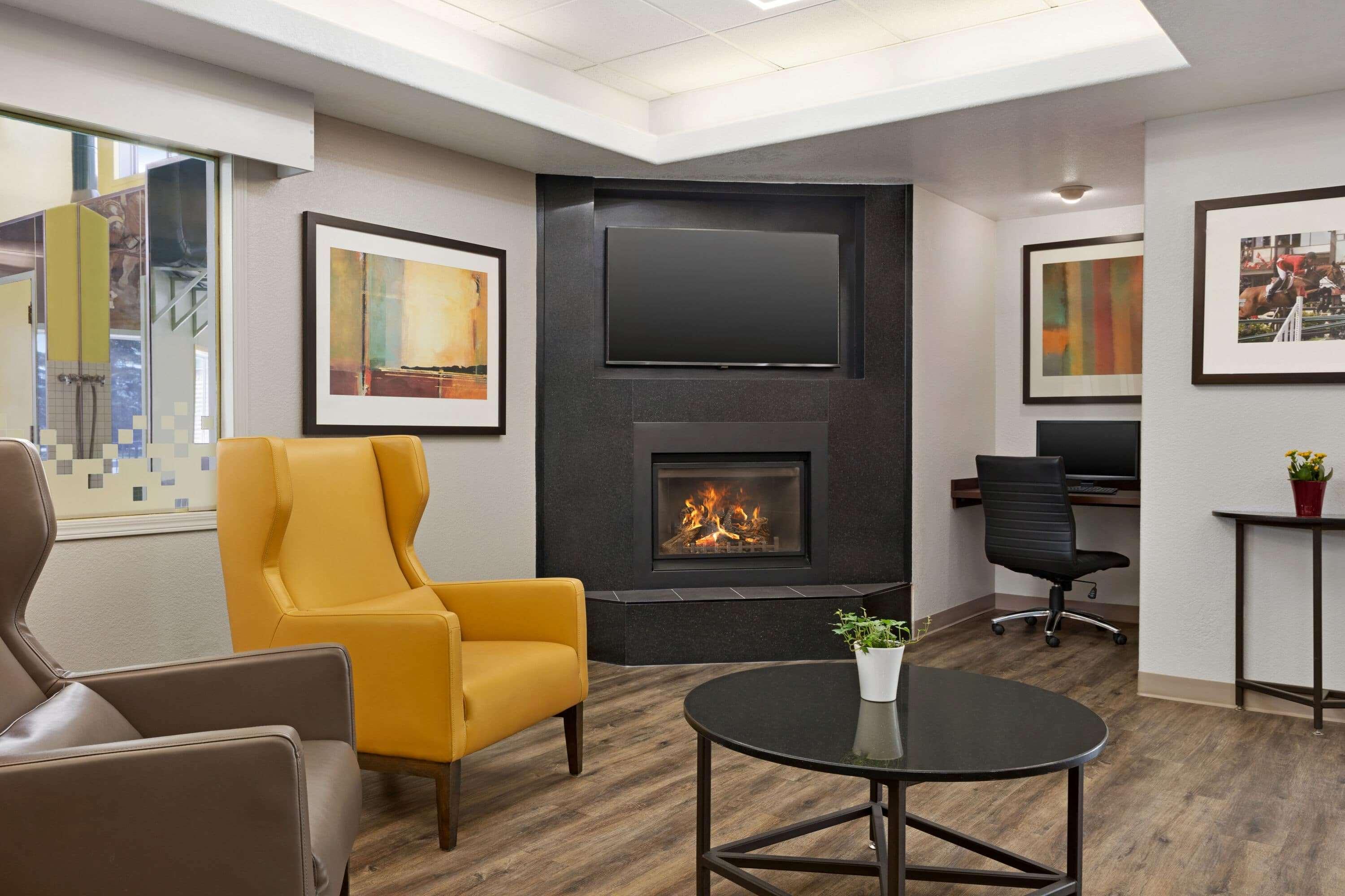 Hotel Super 8 By Wyndham Calgary Shawnessy Area Extérieur photo