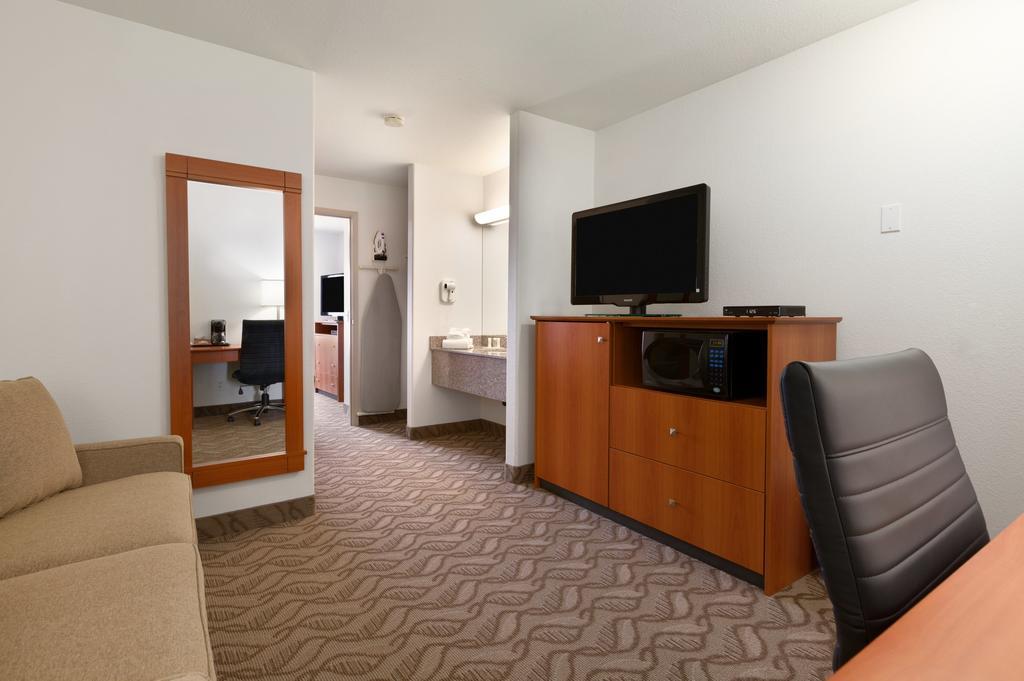 Hotel Super 8 By Wyndham Calgary Shawnessy Area Extérieur photo